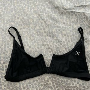 BoutineLA Black V-Cut Top